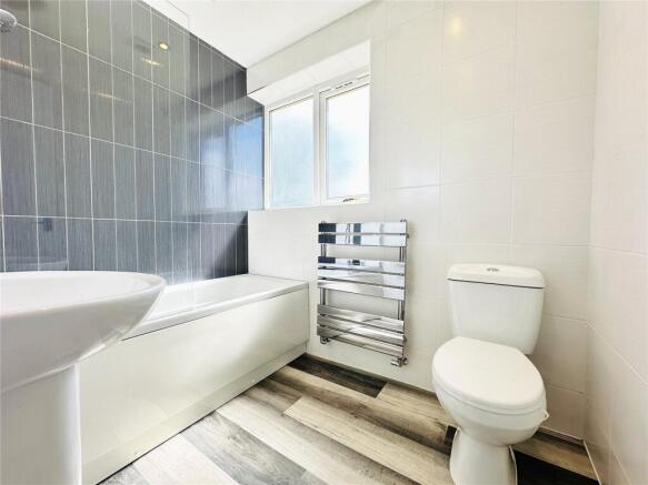 3 bed Terraced to rent Image 5