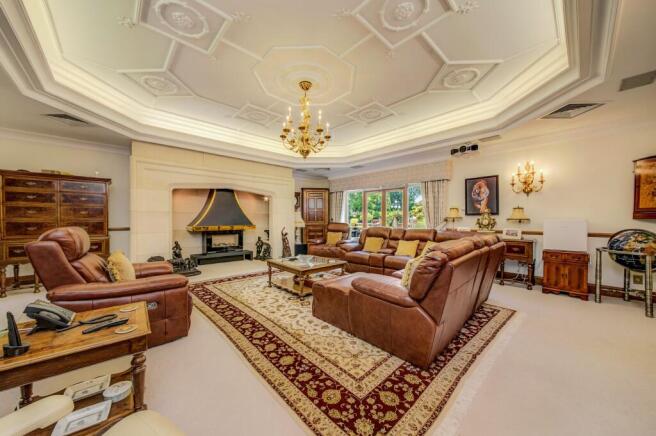 8 bed Detached for sale Image 6