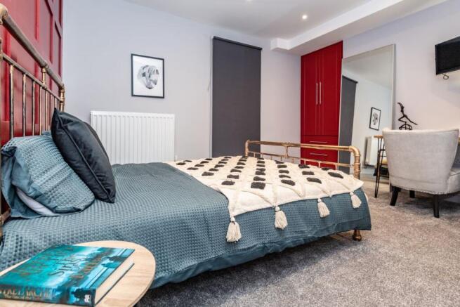 6 bed House of Multiple Occupation for sale Image 8