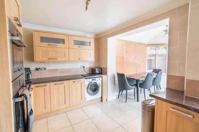 3 bed Semi-Detached for sale Image 7
