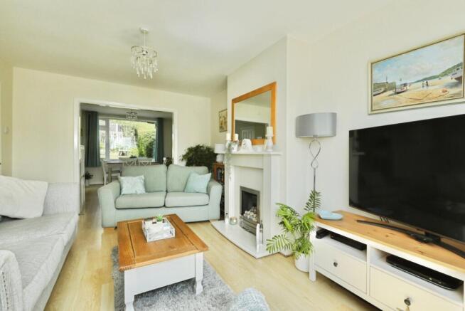 4 bed Semi-Detached for sale Image 5