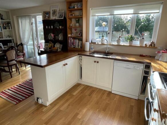 kitchen 2.JPG
