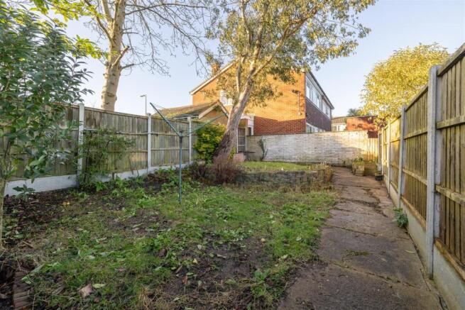 Chelmsford Road, E18