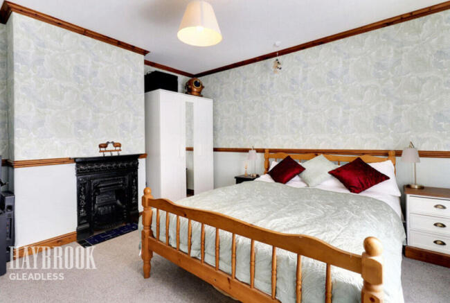 4 bed Semi-Detached for sale Image 11