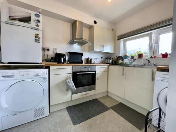 2 bed Flat for sale Image 4