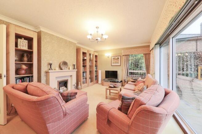 5 bed Detached for sale Image 11