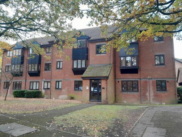 Studio flat on Willenhall Drive, Hayes, £149,950