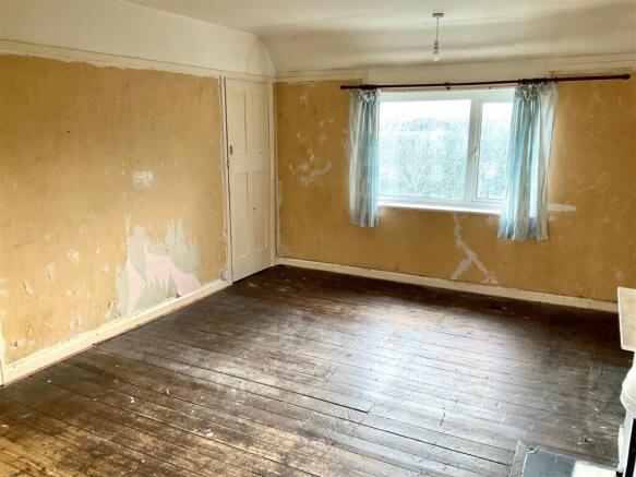 bedroom 1 pic1.jpg