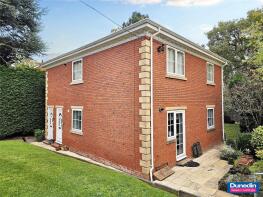 Flat 25, Cornerstone Country Club, Maryland Drive, Birmingham B31 2AT