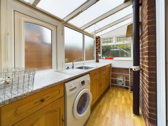 3 bed Detached to rent Image 8
