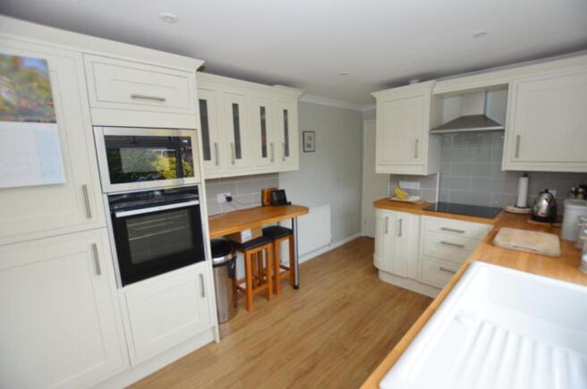 5  350108 kitchen (FILEminimizer).JPG