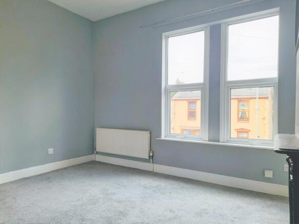 3 bed Terraced to rent Image 8