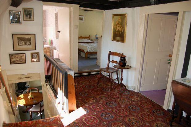 FIRST FLOOR LANDING