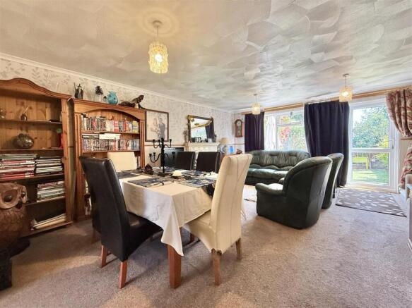 Dining Area.jpeg