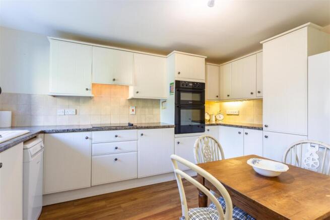 Kitchen (2).jpg