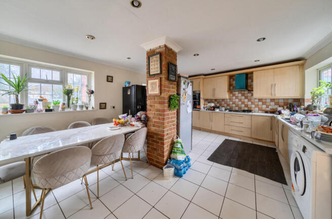 St. Andrews Crescent, Windsor, Berkshire photo 4