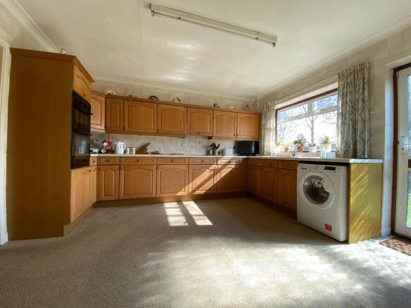 Kitchen B'fast Room