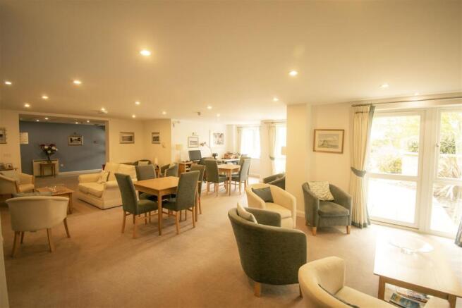 COMMUNAL LOUNGE