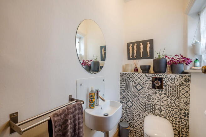 5 bed Detached for sale Image 6