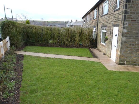 GARDEN TO THE FRONT ELEVATION