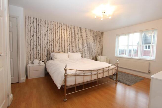 2 Parsons Court bed 