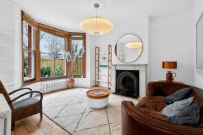 80, Newton Avenue, London W3 8AP