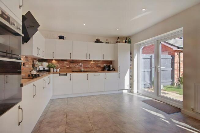 8545078-interior05-800.JPG
