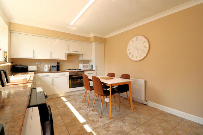 3 bed Semi-Detached for sale Image 7