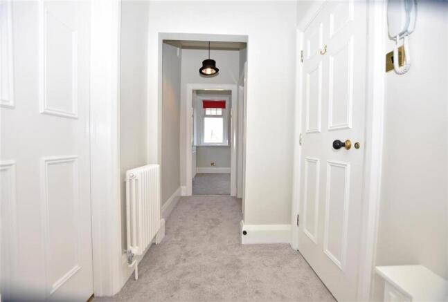 2 bed Apartment to rent Image 9