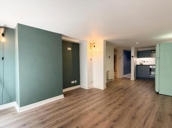 2 bed Flat for sale Image 4