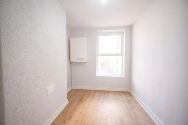 1 bed Ground Flat to rent Image 5