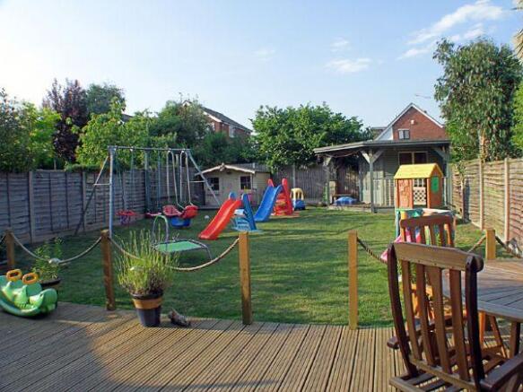 Photo 2 Back garden