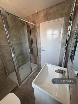 2 bed Flat to rent Image 5