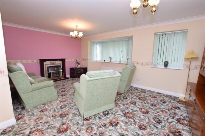 LIVING/DINING ROOM