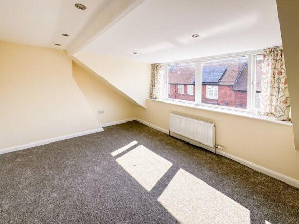3 bed Terraced to rent Image 6