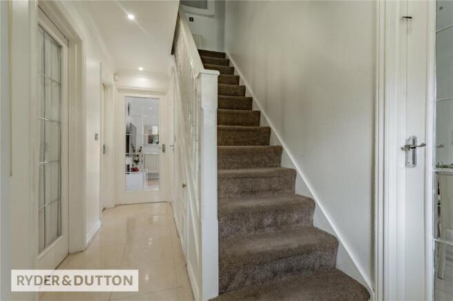 5 bed Detached for sale Image 12