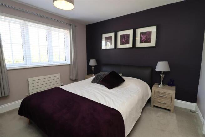 5 bed Detached for sale Image 10