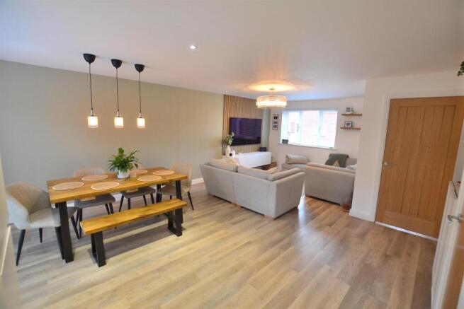 OPEN PLAN LIVING SPACE