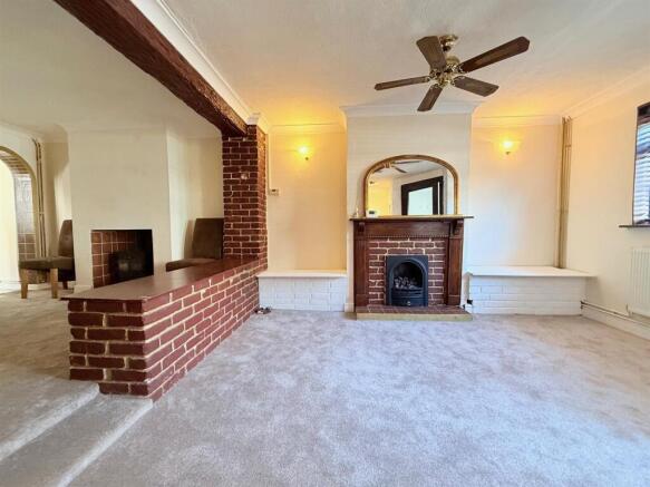 Lounge/Dining Room