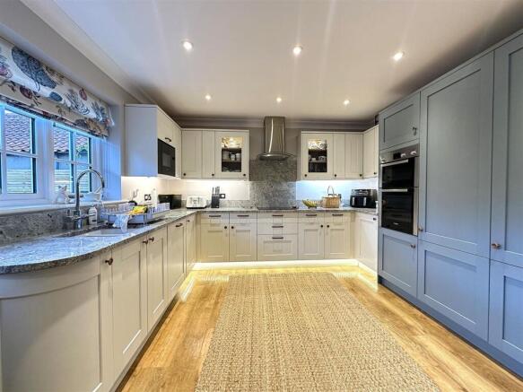 3 bed Detached for sale Image 6