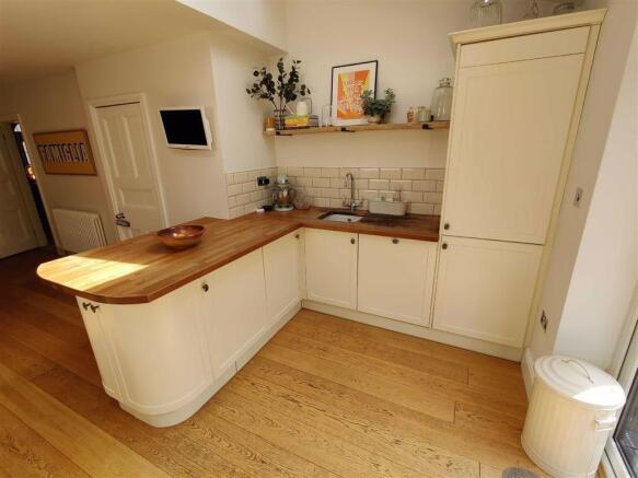 KITCHEN AREA