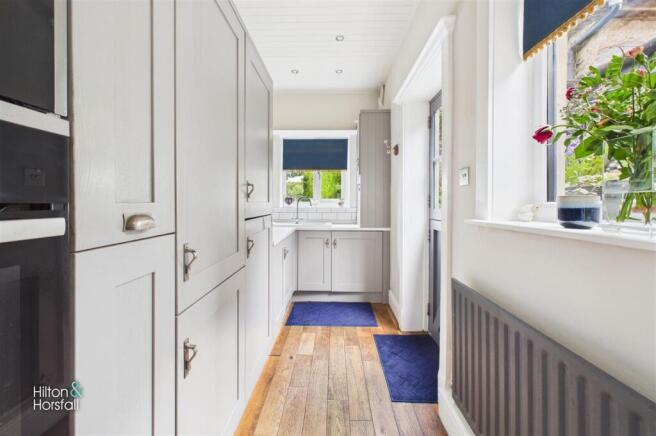 5 bed Semi-Detached for sale Image 12
