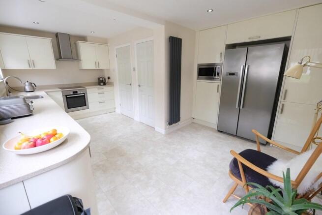 KITCHEN/BREAKFAST 