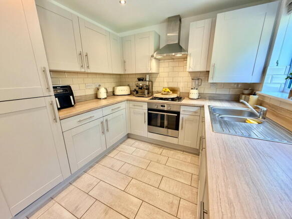 Kestrel Road, Barnsley, S75 1AR photo 3