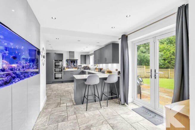 4 bed Detached for sale Image 6