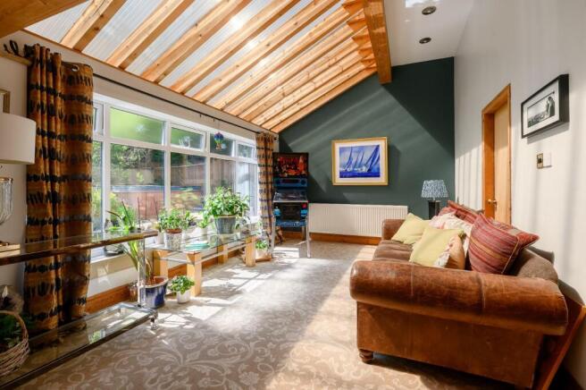 5 bed House for sale Image 9