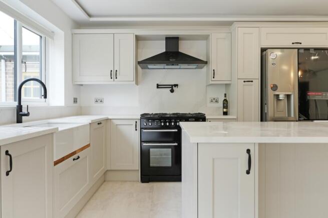 4 bed Detached to rent Image 9