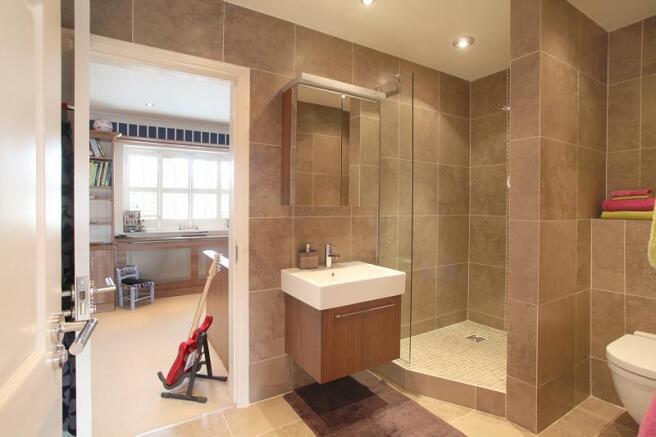'Jack and Jill' Shower Room