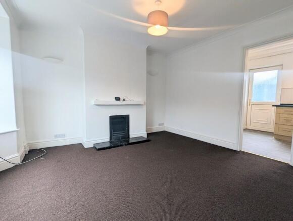 3 bed Semi-Detached to rent Image 6