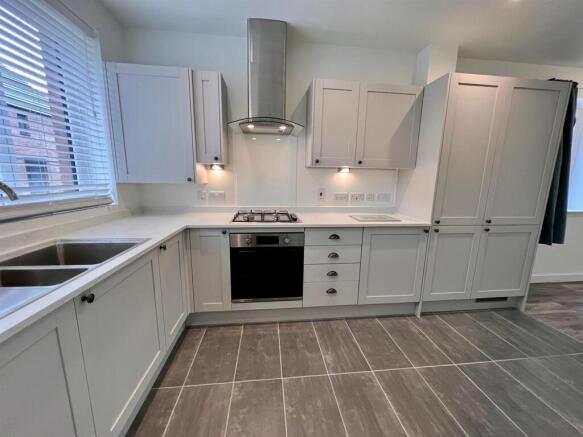 2 bed Semi-Detached to rent Image 4
